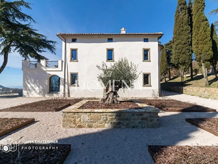 Casa con 15 locali in vendita in Tuoro Sul Trasimeno