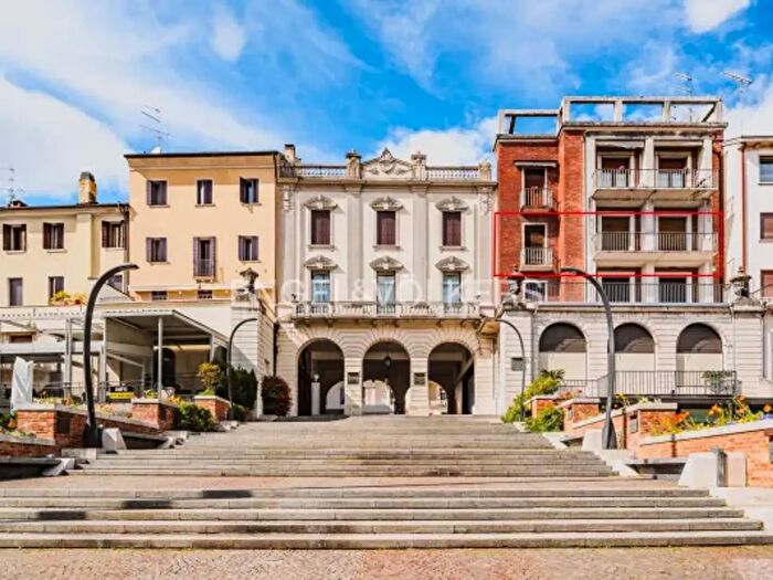 Appartamento quadrilocale in vendita in Piazzetta Luglio, Conegliano