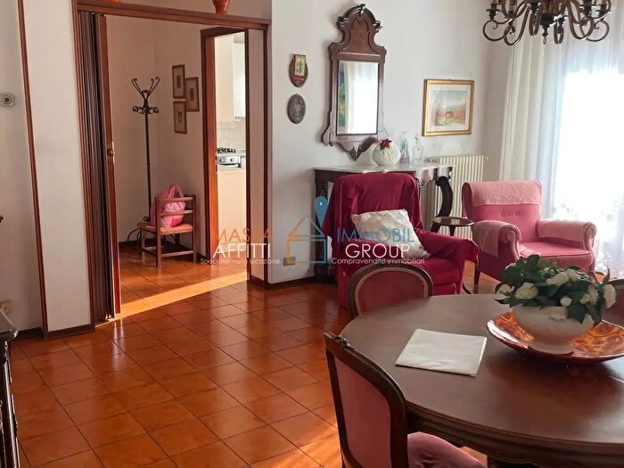 Appartamento con 6 locali in vendita in Via Don Giovanni Minzoni, Carrara