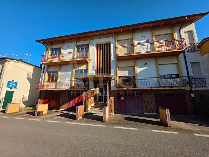 Appartamento quadrilocale in vendita in Via Martiri della Resistenza, Costa Di Rovigo