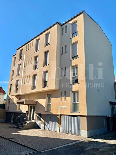 Appartamento trilocale in vendita in Via Macallè, Seregno