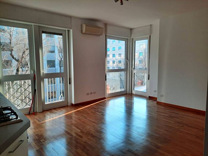 Appartamento trilocale in affitto in Pagano, Milano