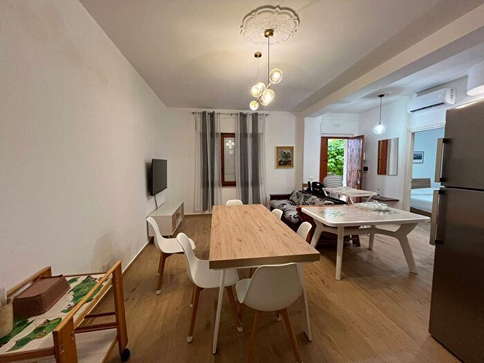 Appartamento quadrilocale in affitto in Via Vittoria, Caminia, Stalettì