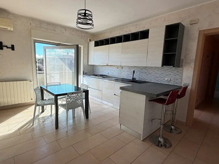 Appartamento trilocale in vendita in Camporotondo Etneo