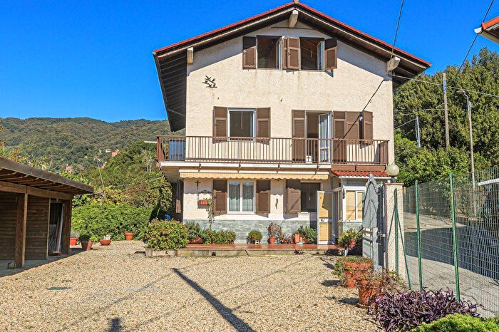 Appartamento con 7 locali in vendita in Via Costigliolo, Mignanego