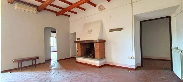 Appartamento quadrilocale in vendita in Via Roma Tarano, Tarano