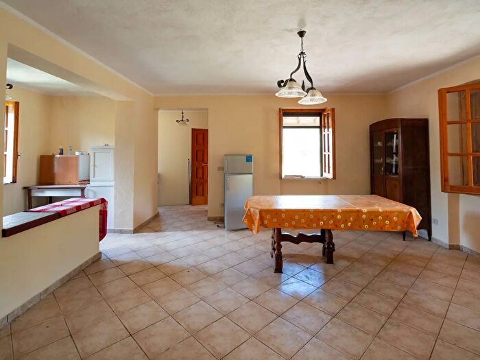 Casa con 7 locali in vendita in Contrada Campocerquello Snc, Pastena