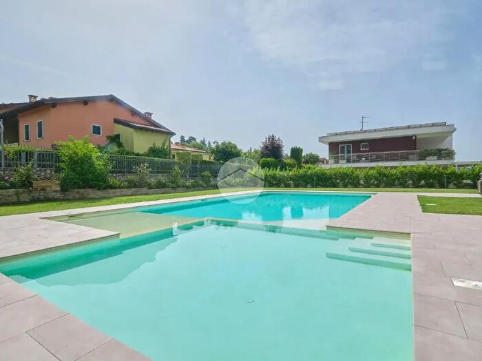 Appartamento trilocale in vendita in Via Vittorio Veneto, Costermano