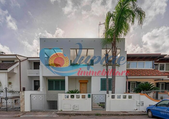 Appartamento con 9 locali in vendita in Casarano, Casarano