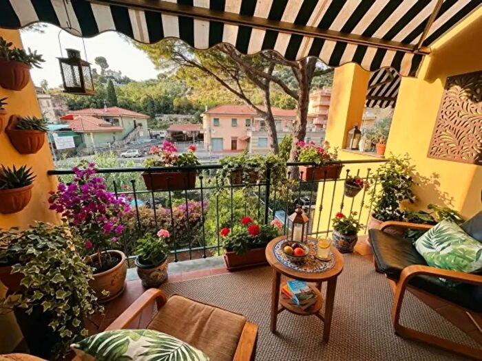 Appartamento trilocale in vendita in Via del Fabbro, Bordighera