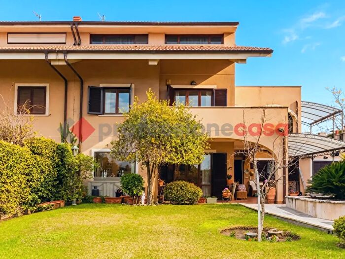 Casa con 9 locali in vendita in Via Gaetano Sanfilippo, SantAgata Li Battiati