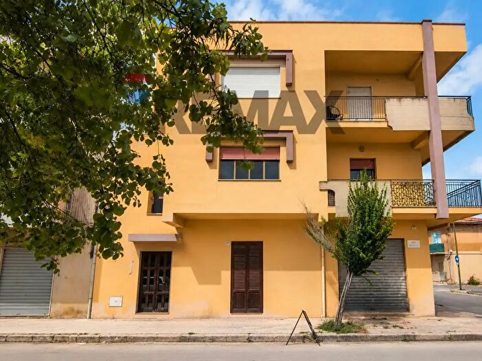 Casa con 14 locali in vendita in Corso dei Mille a, Menfi