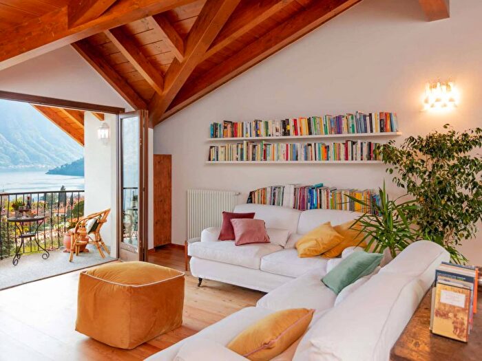 Appartamento trilocale in affitto in Via Monte Grappa, Tremezzo, Tremezzina