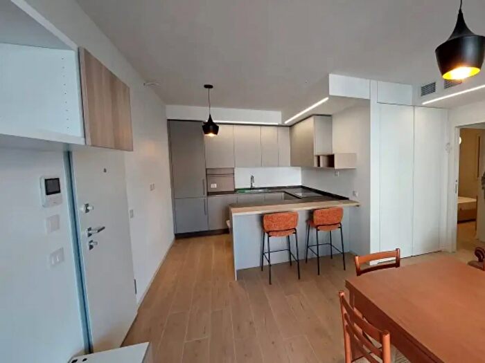 Appartamento trilocale in affitto in Via Novembre, Piacenza