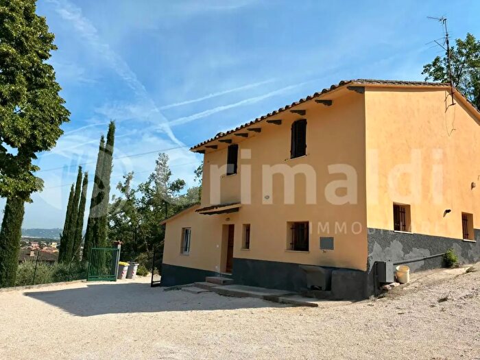 Casa con 6 locali in vendita in Via dell'Acquedotto, Torgiano