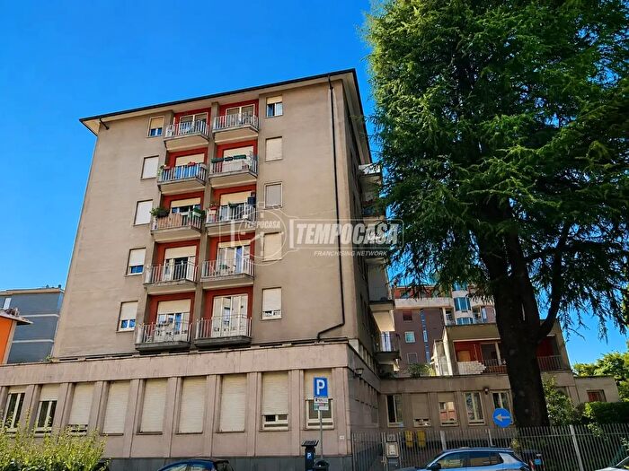 Appartamento quadrilocale in vendita in Via Caraccio, Biella