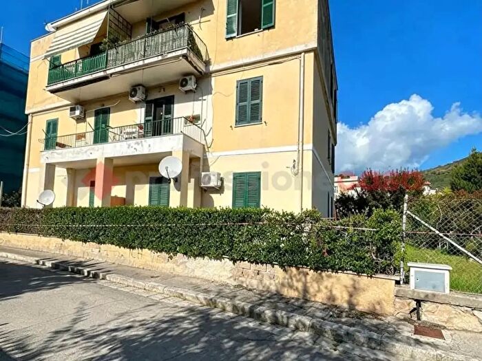 Appartamento quadrilocale in vendita in Via Diaz, Terracina