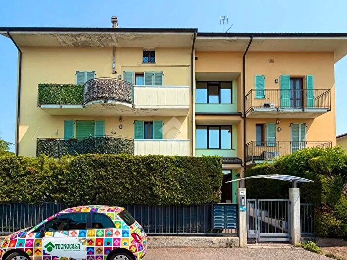 Appartamento trilocale in vendita in Via Padania, Broni