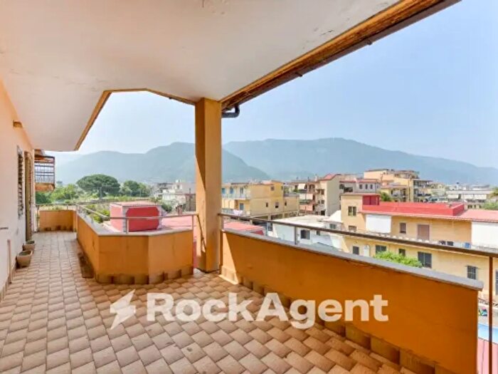 Appartamento con 5 locali in vendita in Via Giosuè Carducci, Gragnano