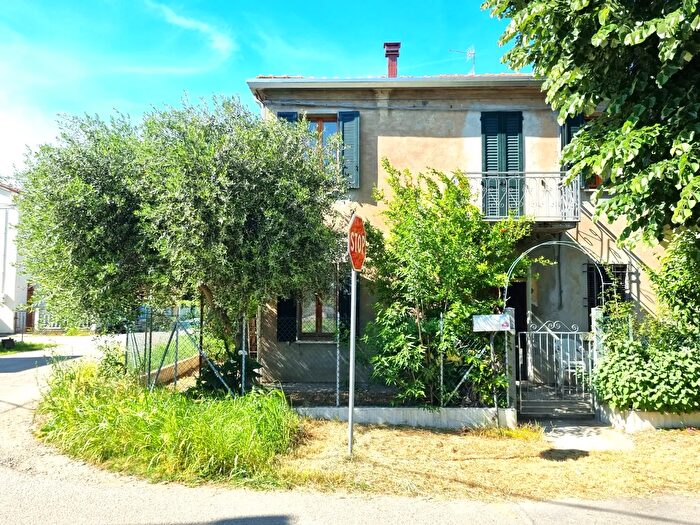 Casa con 8 locali in vendita in Conselice