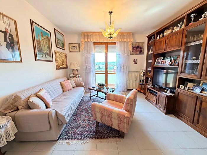 Appartamento con 5 locali in vendita in Casciana Terme Lari