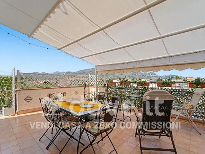 Appartamento trilocale in vendita in Via Nixa, Giardini Naxos