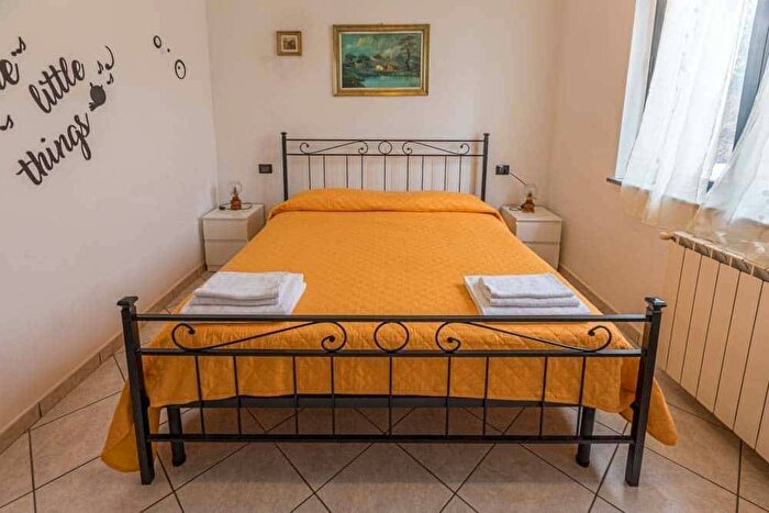 Appartamento bilocale in affitto in Via C Battisti, Fara Novarese