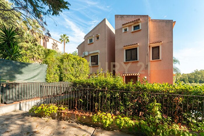 Casa trilocale in vendita in Baia Arcile Snc, Augusta