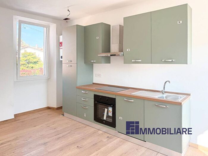 Appartamento bilocale in affitto in Via Giuseppe Mazzini, Centro, Angera