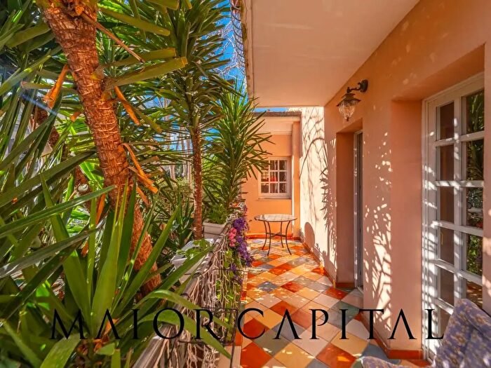 Casa con 10 locali in vendita in Via Bonn Snc, Olbia