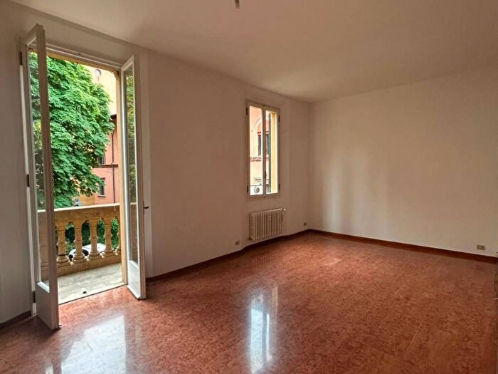 Appartamento quadrilocale in affitto in Via delle Donzelle, Centro Storico, Bologna