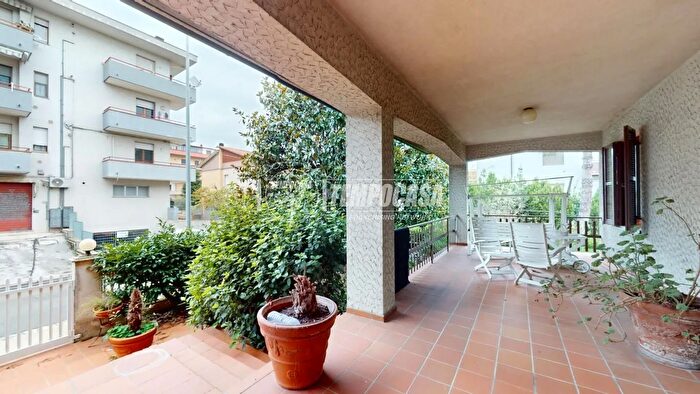 Casa con 10 locali in vendita in Via De Amicis, Morrovalle