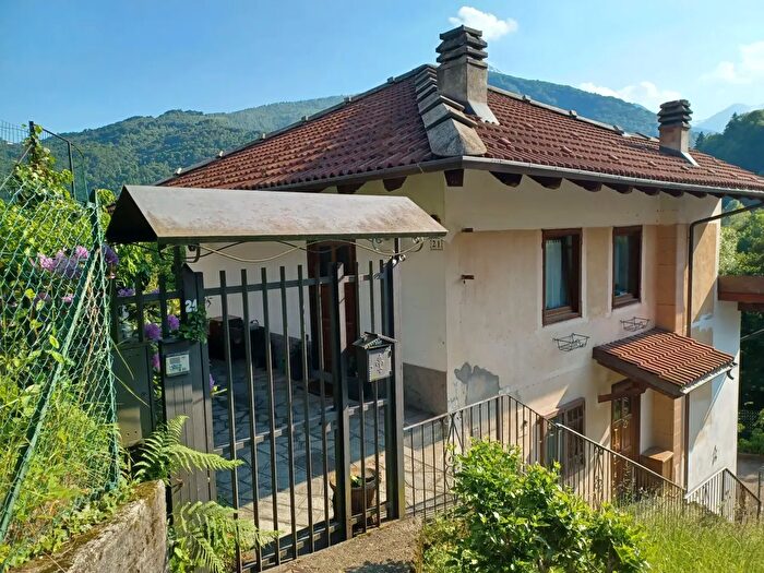 Casa con 6 locali in vendita in Via Roma, Viu