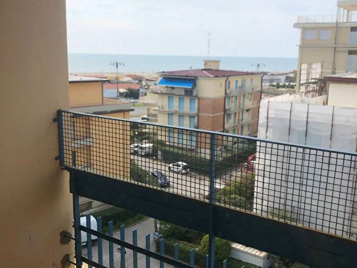 Appartamento con 5 locali in affitto in Città Giardino, Viareggio