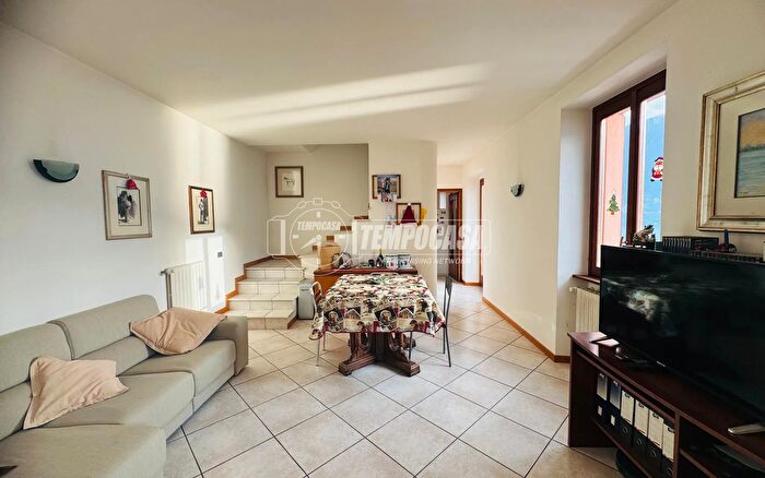 Casa quadrilocale in vendita in Via Santa Marta, Carate Urio