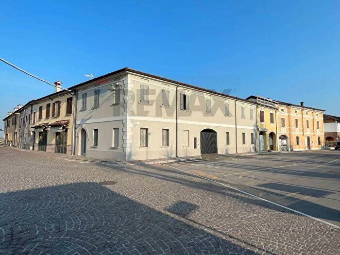 Appartamento bilocale in affitto in via IV Novembre, Centro, Piubega