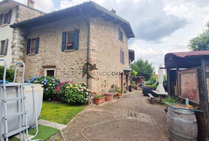 Appartamento con 6 locali in vendita in Bedizzole