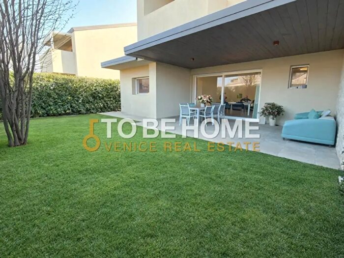 Casa con 8 locali in vendita in Castelfranco Veneto