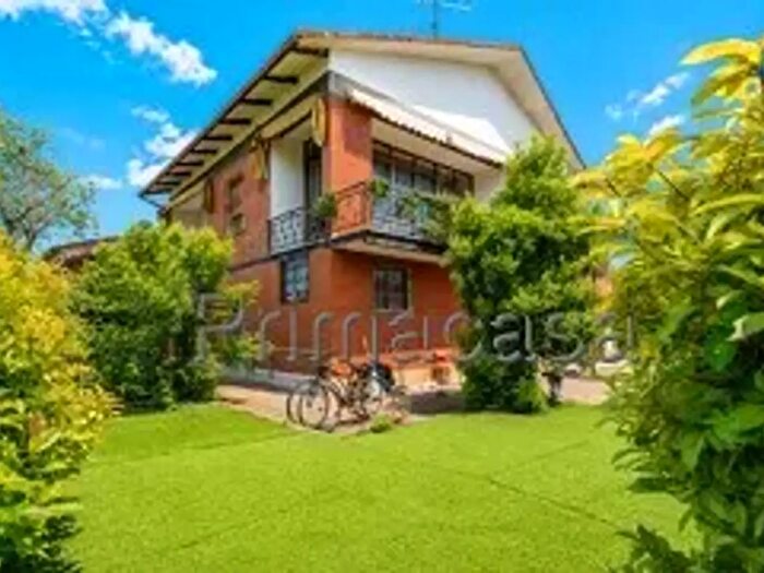 Casa con 8 locali in vendita in Via Milano, Rubiera