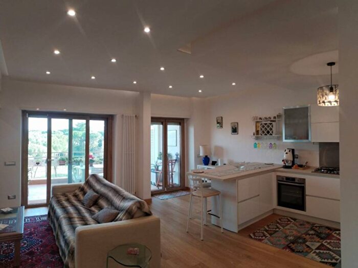 Appartamento quadrilocale in affitto in Piazzale Montesquieu, Talenti Monte Sacro, Roma