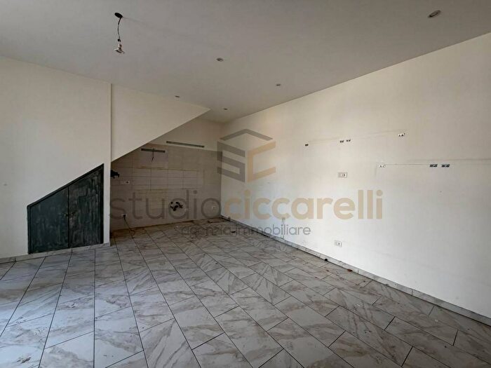 Appartamento trilocale in affitto in Via Licoda, Centro Storico, Giugliano in Campania