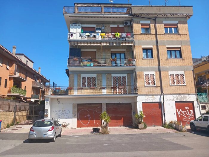 Appartamento trilocale in vendita in Via Ponte Lucano, Tivoli