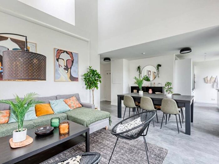 Appartamento trilocale in affitto in Via Monte Rosa, Monte Rosa Lotto, Milano