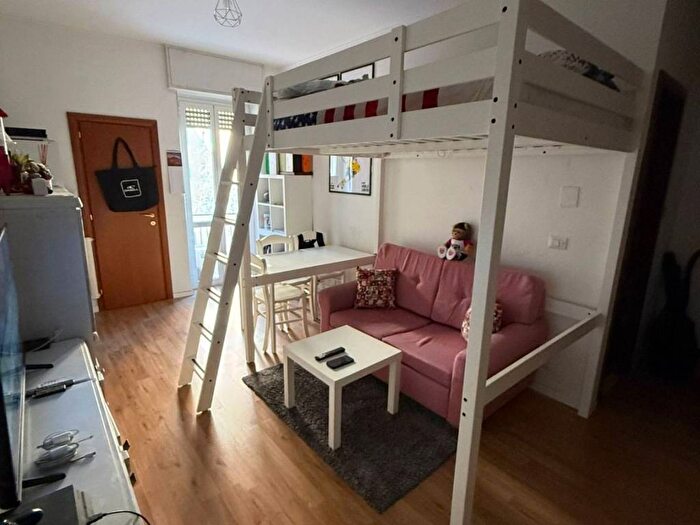 Appartamento monolocale in affitto in Via Desenzano, Gambara, Milano