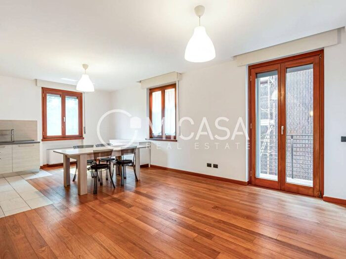Appartamento trilocale in affitto in Viale Francesco Restelli, Isola, Milano