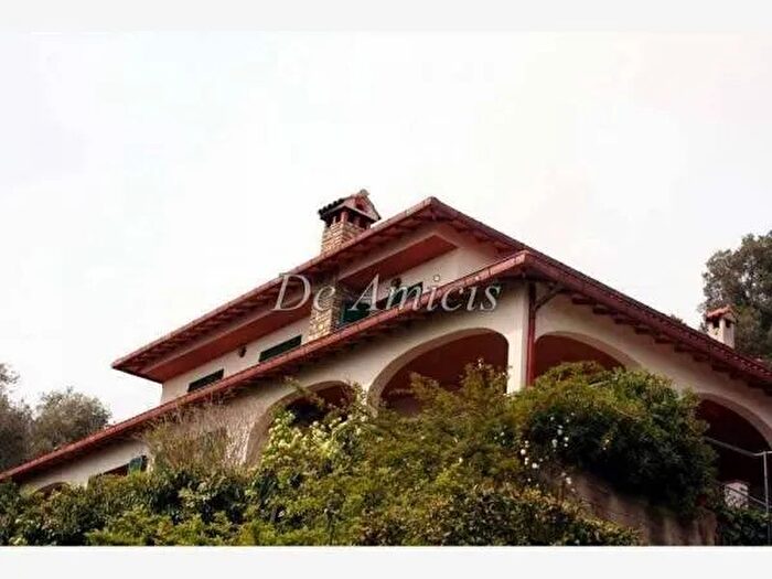 Casa con 8 locali in vendita in Ventimiglia