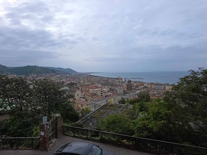 Appartamento bilocale in vendita in Via Salvatore De Renzi, Salerno