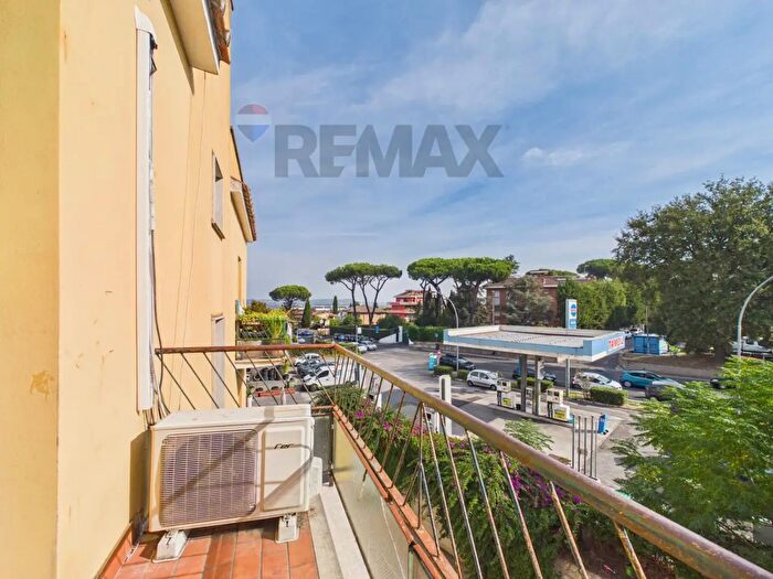 Appartamento trilocale in vendita in Roma