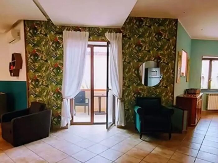 Appartamento trilocale in affitto in Viali della Corte, Napoli