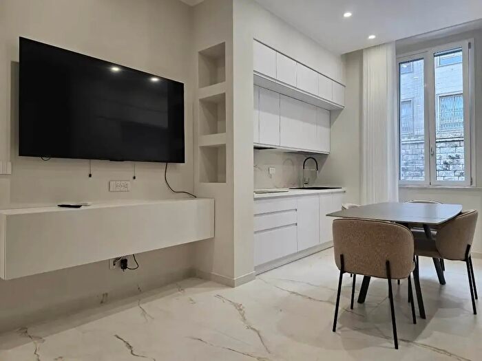 Appartamento trilocale in affitto in Via Aschenez, Reggio Calabria